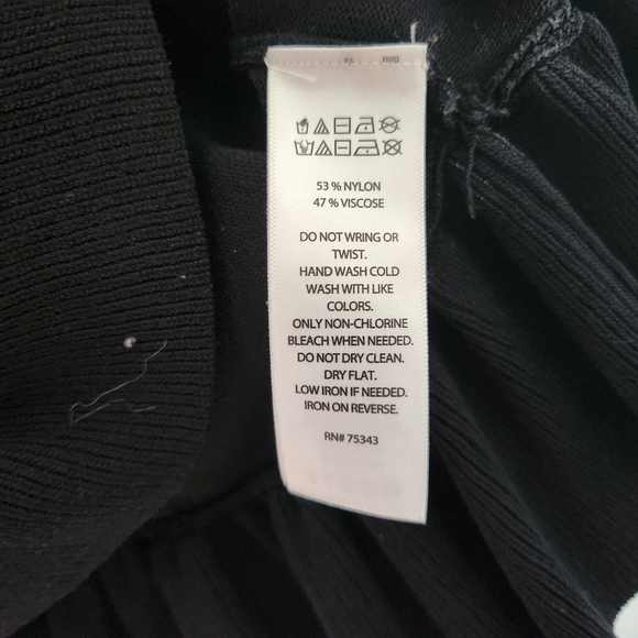 Amaryllis black pearl sweater. - Picture 5 of 5